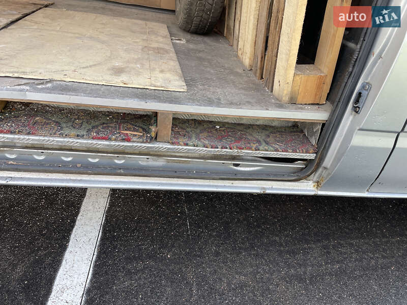 Грузовой фургон Ford Transit 2011 в Коростене