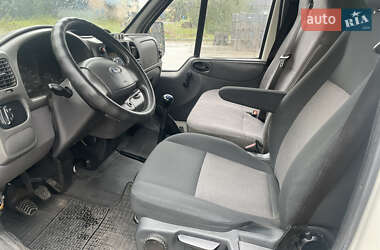 Грузовой фургон Ford Transit 2001 в 