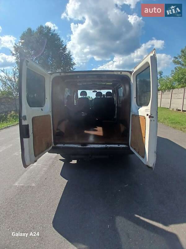 Грузовой фургон Ford Transit 2003 в Макарове