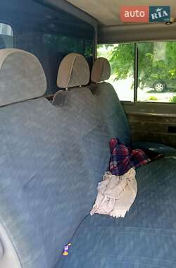 Грузовой фургон Ford Transit 2000 в 