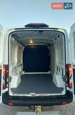 Грузовой фургон Ford Transit 2020 в 