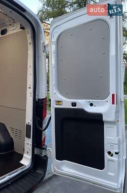 Грузовой фургон Ford Transit 2019 в 