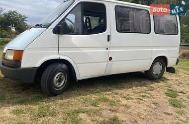 Вантажопасажирський фургон Ford Transit 1988 в 