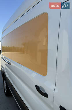 Грузовой фургон Ford Transit 2019 в 