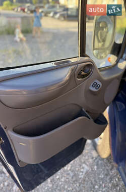 Вантажопасажирський фургон Ford Transit 2003 в 