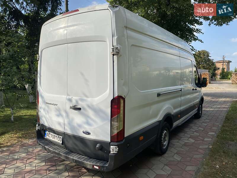Вантажний фургон Ford Transit 2015 в Луцьку