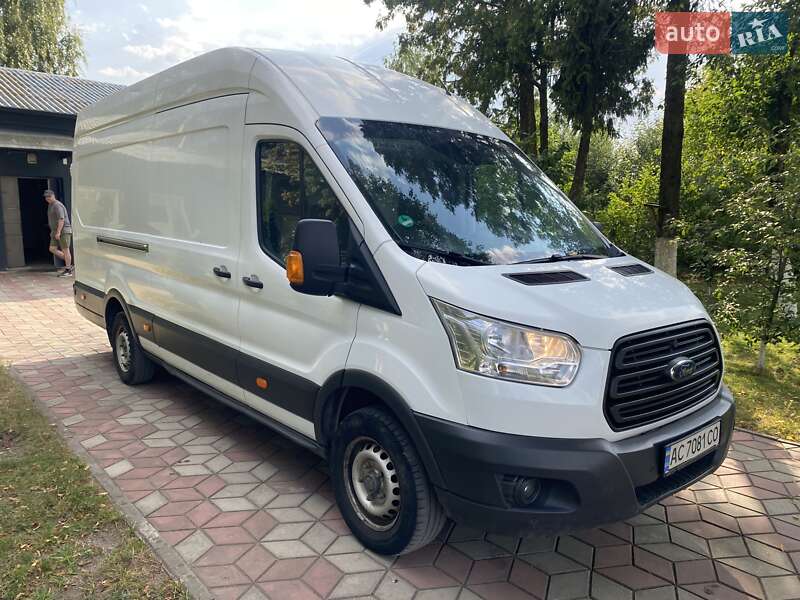 Вантажний фургон Ford Transit 2015 в Луцьку