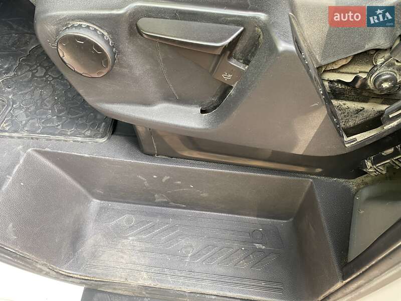 Вантажний фургон Ford Transit 2015 в Луцьку