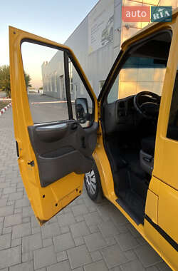 Вантажопасажирський фургон Ford Transit 2005 в 