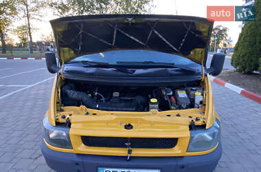 Вантажопасажирський фургон Ford Transit 2005 в 