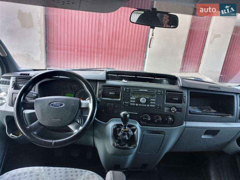 Грузопассажирский фургон Ford Transit 2012 в Кременце