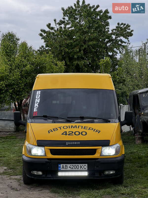 Грузопассажирский фургон Ford Transit 2002 в 