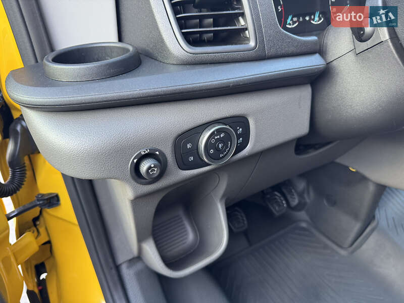 Грузовой фургон Ford Transit 2021 в Ирпене