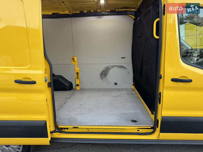 Грузовой фургон Ford Transit 2020 в Ирпене