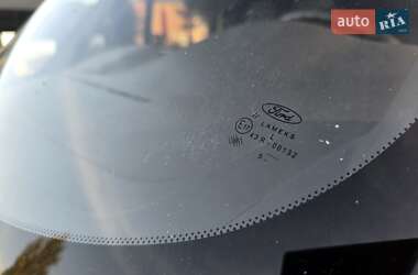 Вантажопасажирський фургон Ford Transit 2005 в 