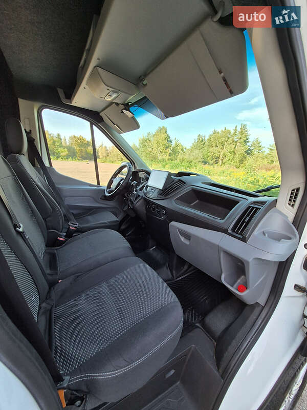 Вантажопасажирський фургон Ford Transit 2017 в Львові