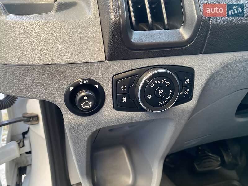 Грузовой фургон Ford Transit 2017 в Киеве