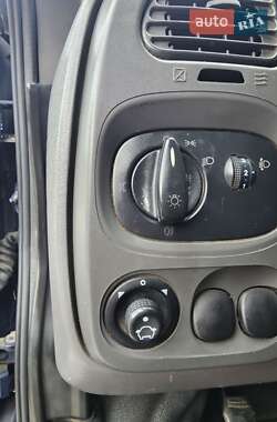 Вантажопасажирський фургон Ford Transit 2002 в 