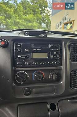 Вантажопасажирський фургон Ford Transit 2002 в 