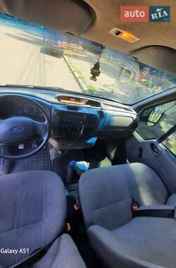 Грузовой фургон Ford Transit 2006 в 
