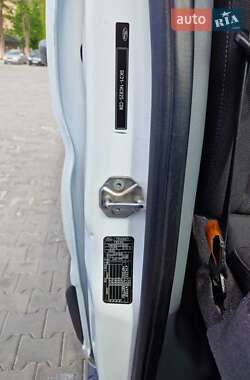 Грузовой фургон Ford Transit 2017 в 