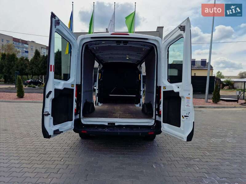 Грузовой фургон Ford Transit 2017 в Луцке