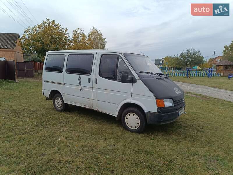 Вантажопасажирський фургон Ford Transit 1986 в Ромнах