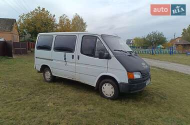 Вантажопасажирський фургон Ford Transit 1986 в 