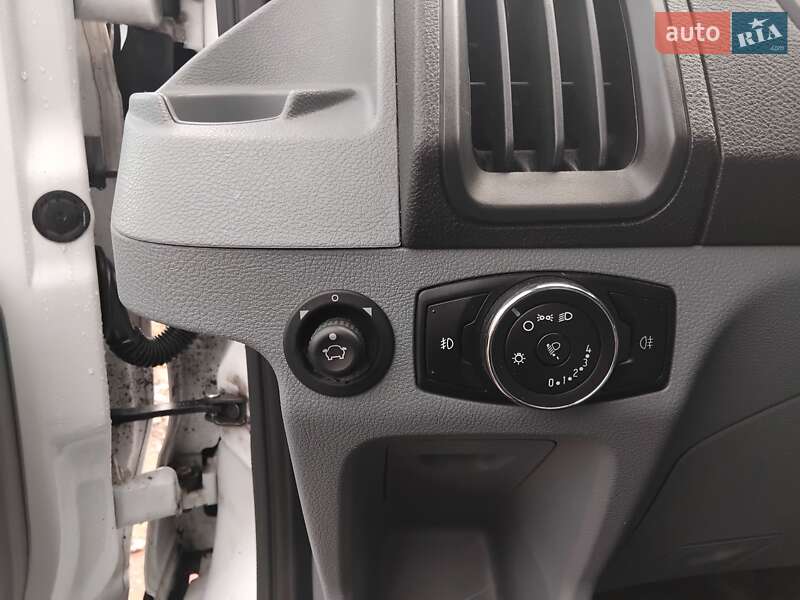 Вантажний фургон Ford Transit 2018 в Боярці