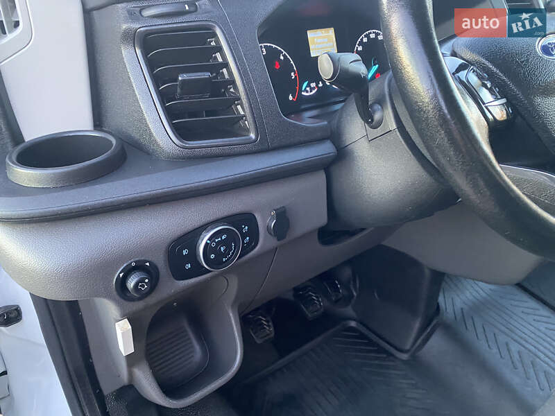Вантажний фургон Ford Transit 2020 в Ірпені