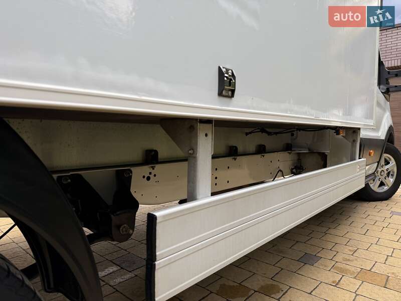 Вантажний фургон Ford Transit 2021 в Радивиліві