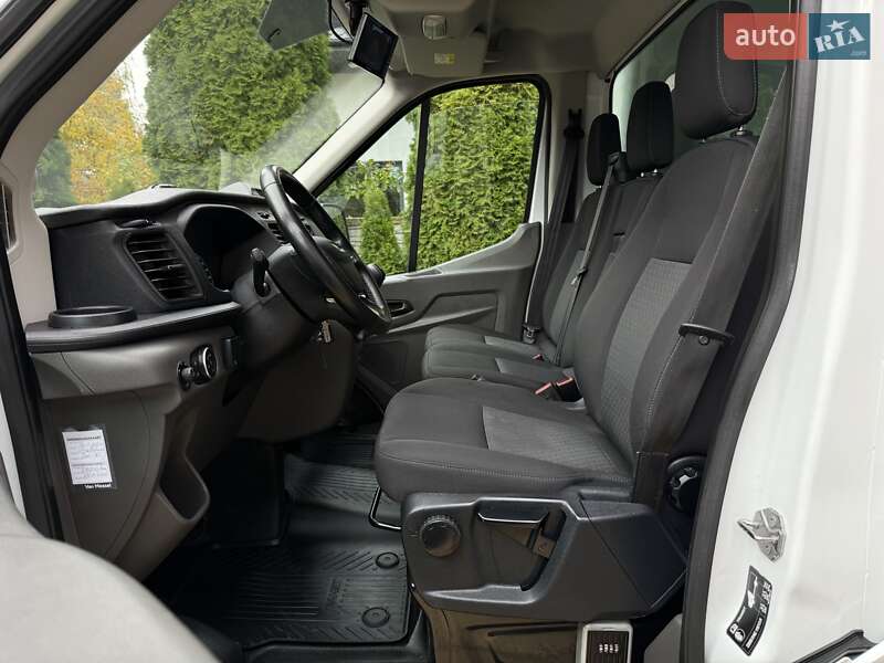 Вантажний фургон Ford Transit 2021 в Радивиліві