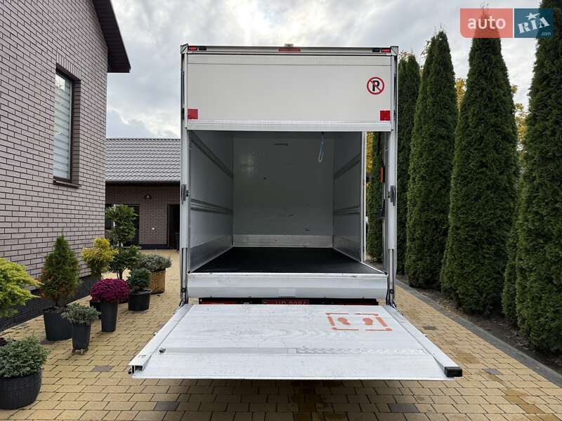 Вантажний фургон Ford Transit 2021 в Радивиліві