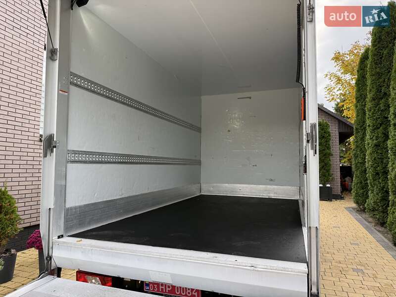 Вантажний фургон Ford Transit 2021 в Радивиліві