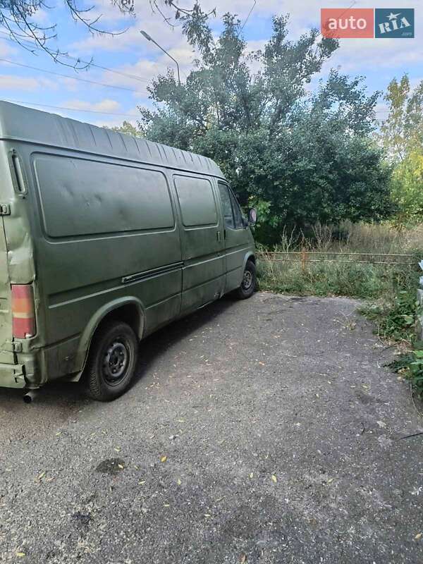Вантажний фургон Ford Transit 1994 в Чугуєві