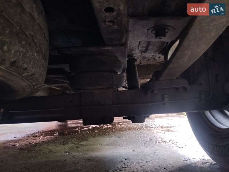 Грузовой фургон Ford Transit 2005 в Никополе