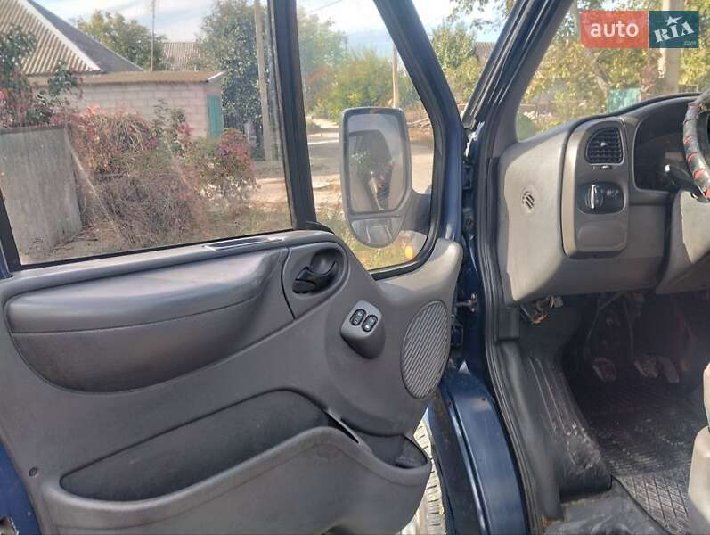 Грузовой фургон Ford Transit 2005 в Никополе
