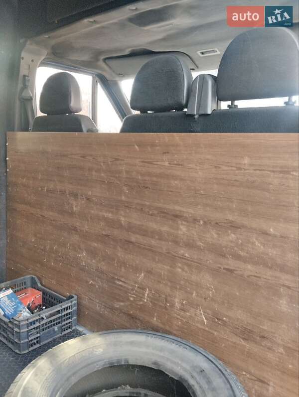 Грузовой фургон Ford Transit 2005 в Никополе