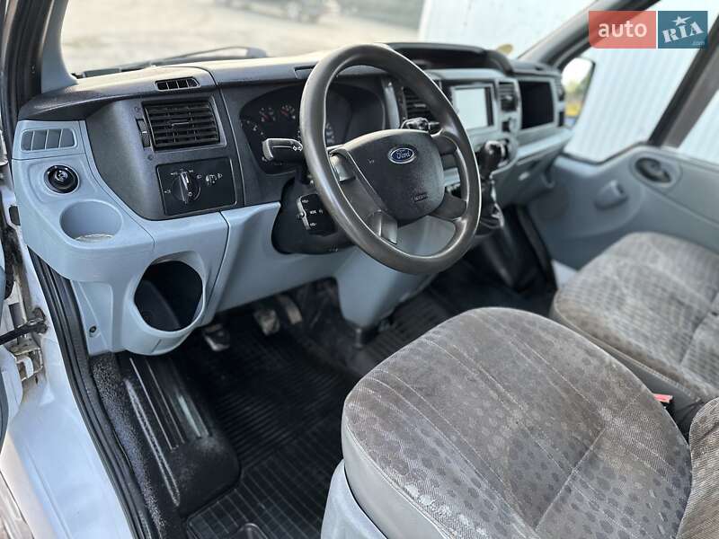 Вантажний фургон Ford Transit 2006 в Калуші