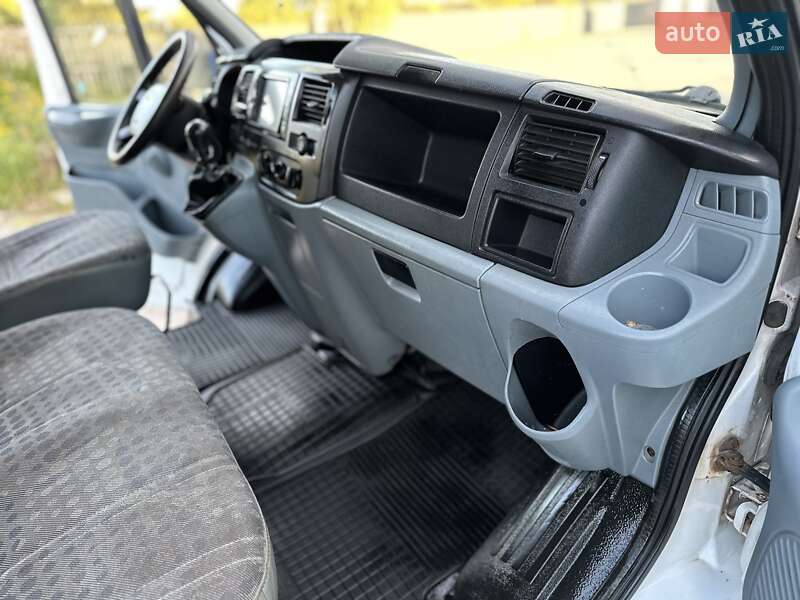 Вантажний фургон Ford Transit 2006 в Калуші