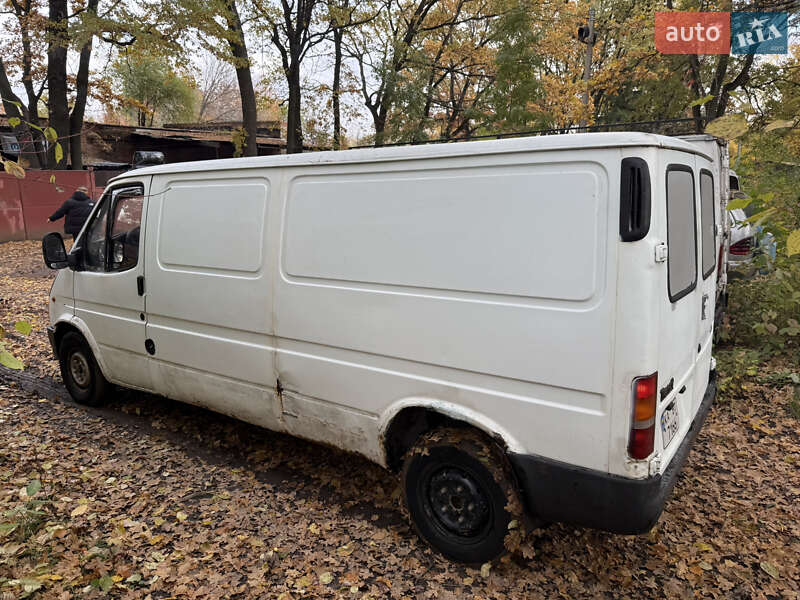Грузовой фургон Ford Transit 1999 в Умани