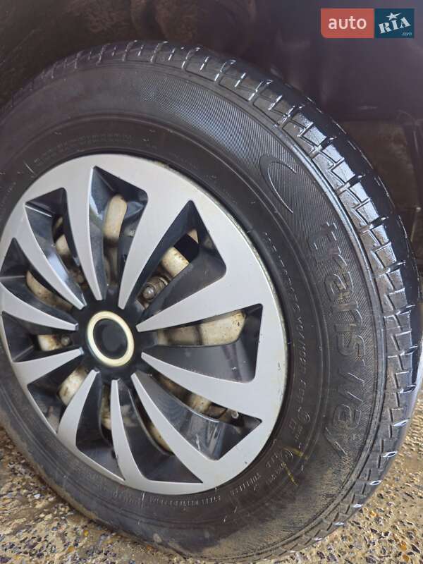 Грузовой фургон Ford Transit 2004 в Новоднестровске