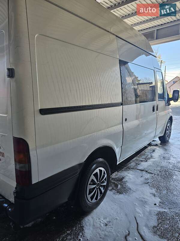 Грузовой фургон Ford Transit 2004 в Новоднестровске