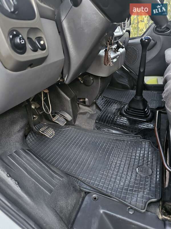 Грузовой фургон Ford Transit 2004 в Новоднестровске