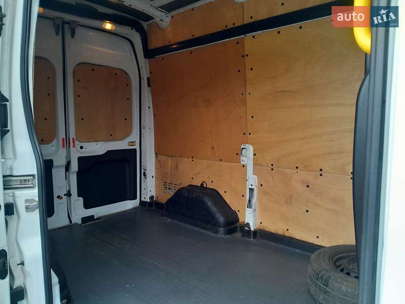 Вантажний фургон Ford Transit 2018 в Новоархангельську