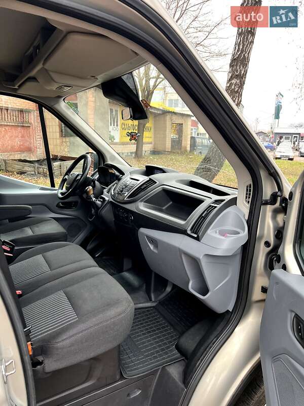 Вантажний фургон Ford Transit 2015 в Чернігові