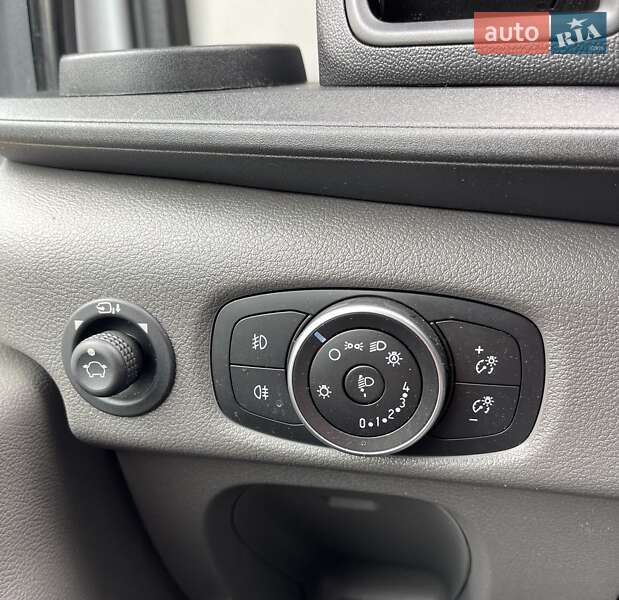 Вантажний фургон Ford Transit 2019 в Львові