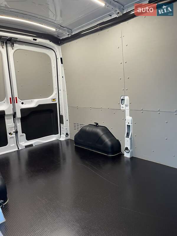 Вантажний фургон Ford Transit 2019 в Львові