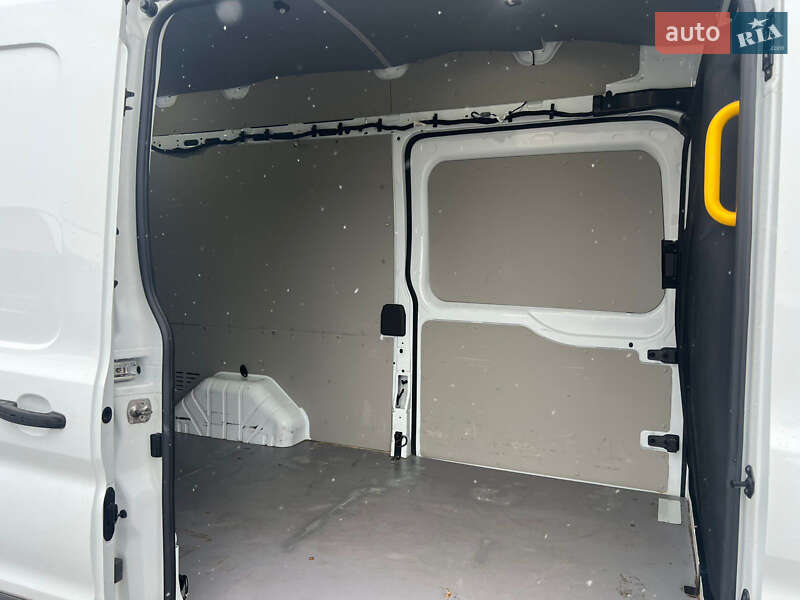 Вантажний фургон Ford Transit 2022 в Бродах