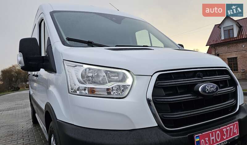 Вантажний фургон Ford Transit 2021 в Бережанах